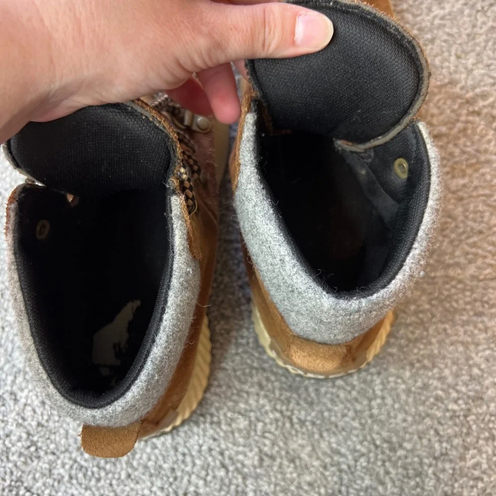 Sorel boots Kids 4 Brown Suede Winter Waterproof Lace Up out n about‎ conquest